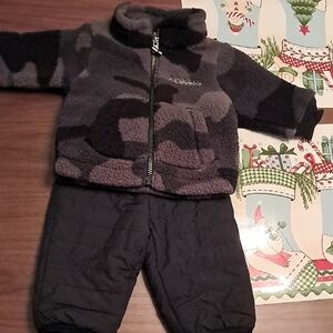 Columbia Black and Gray Camo Fleece Set